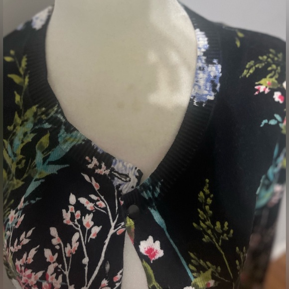 Talbot’s Floral Cardigan w/ 3/4 Length Sleeves in Excellent Condition! - Picture 7 of 8